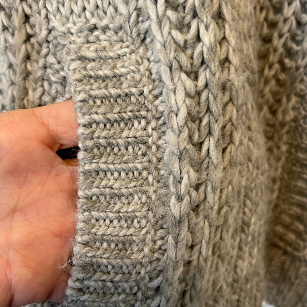 American Eagle Outfitters Gray Poncho Sweater Cableknit Cable Knit Button Size M - Picture 8 of 12